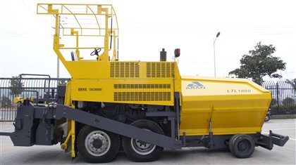 Macchina per la pavimentazione dell'asfalto